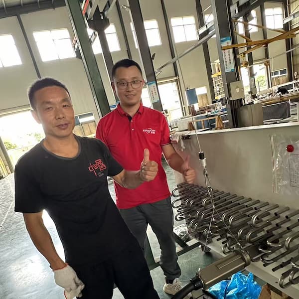 客户现场焊接热交换器管道